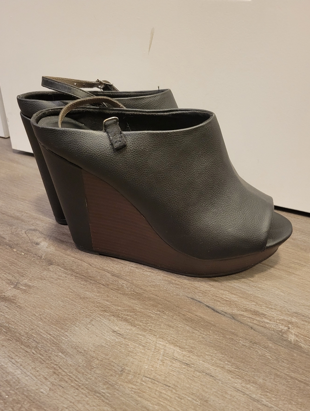 Rock & Republic Black Peep-Toe Wedge Sandals